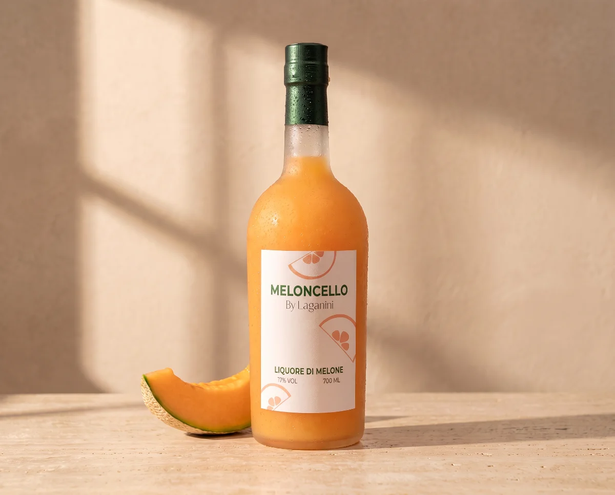 Fles meloncello, golden hour